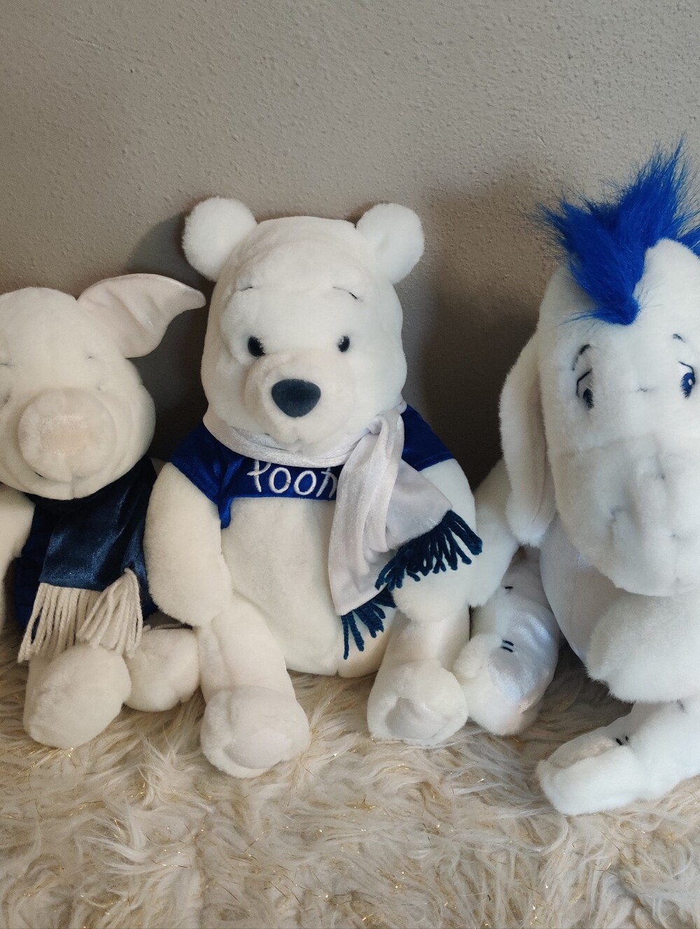 Winnie The Pooh Christmas Winter White Blue Plush 2001 Disney Store Eyore Piglet